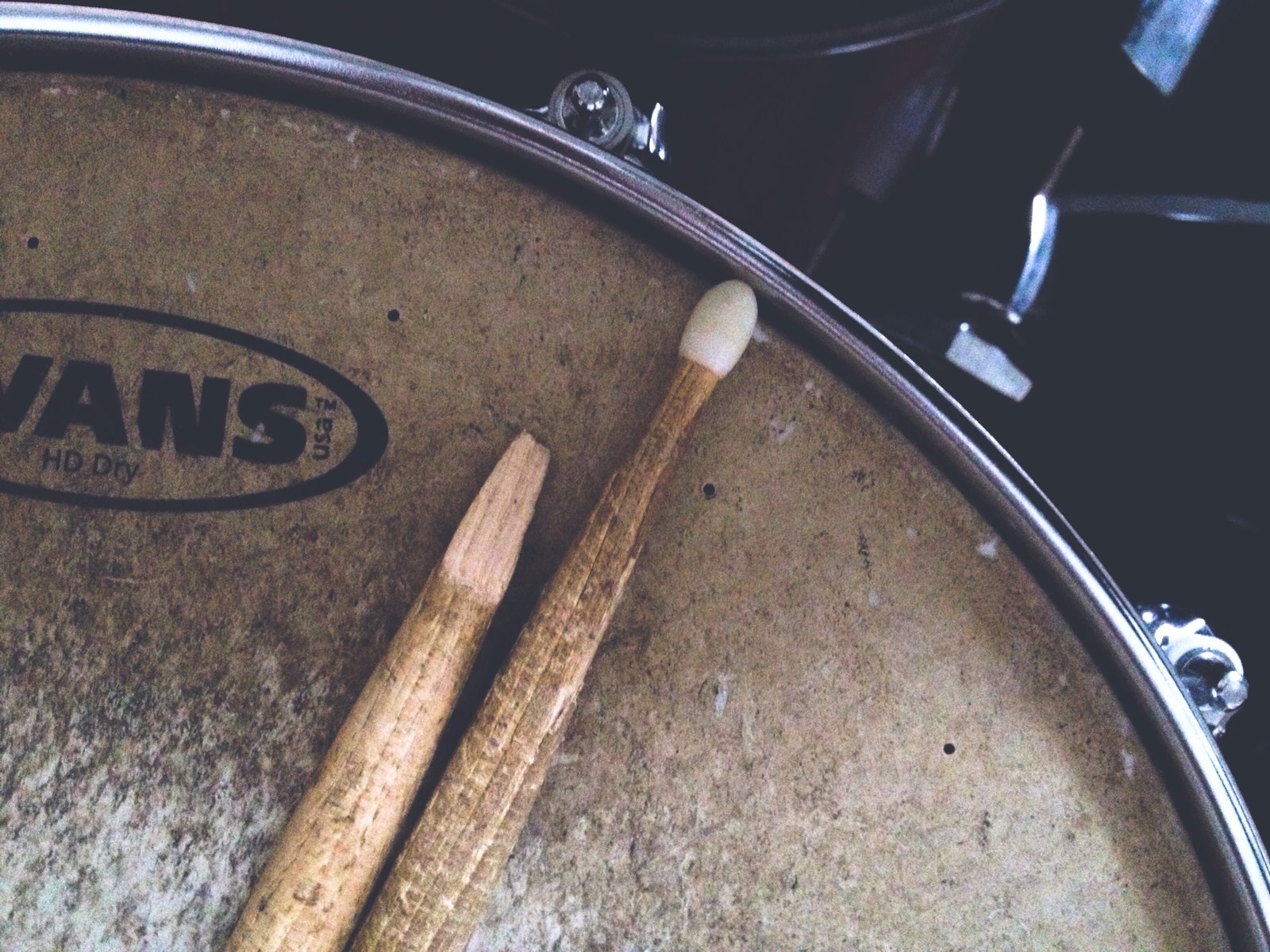 Worn Snare drum with drum sticks, one of which is broken